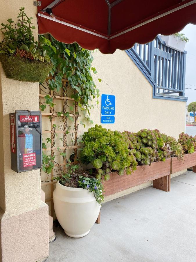 Monarch Valley Inn Marina At Monterey Bay ภายนอก รูปภาพ