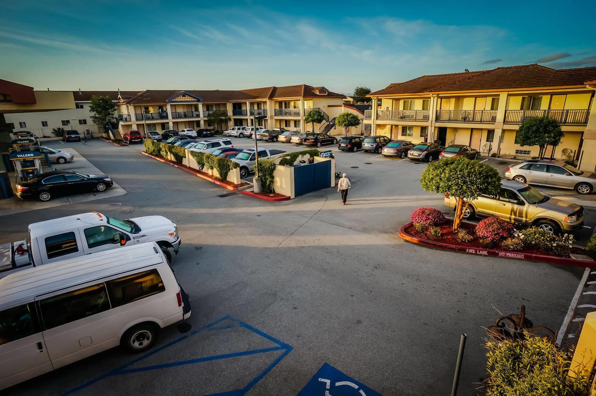 Monarch Valley Inn Marina At Monterey Bay ภายนอก รูปภาพ